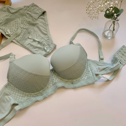 Searl Embroidered Padded Push Up Bra Set - green
